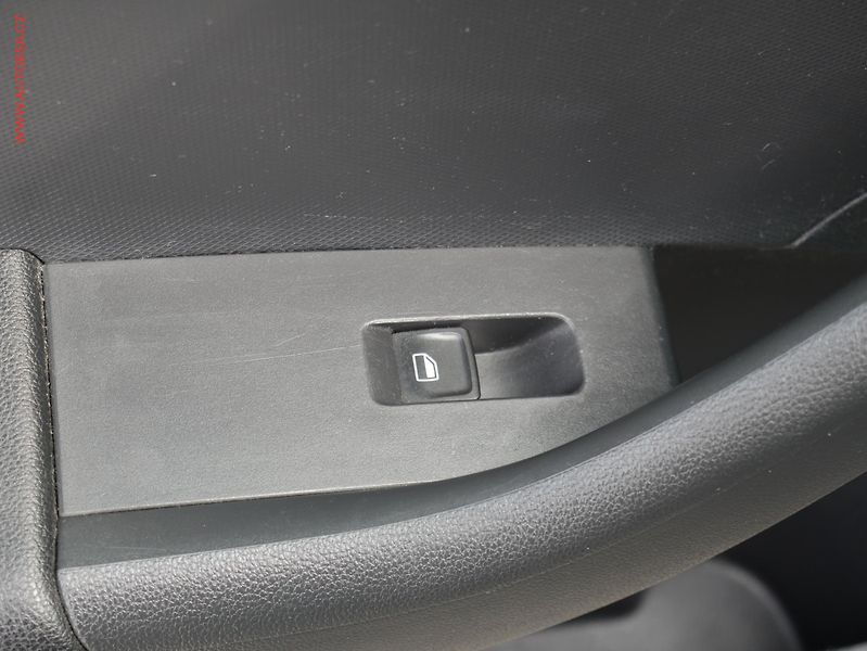 Škoda Rapid (2012) 1.2 TSi, Výhřev sed, AC - fotka 12 z 16