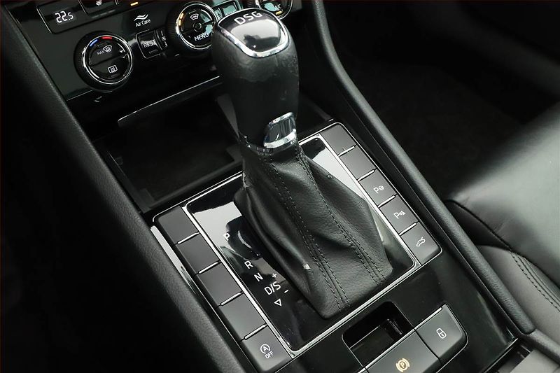 Škoda Superb (2018) 1.5 TSI, Automat, Kůže, Navi - fotka 16 z 20