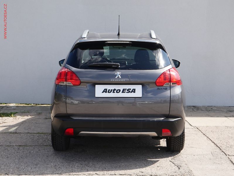 Peugeot 2008 (2015) 1.2i, AC, tempo - fotka 5 z 24