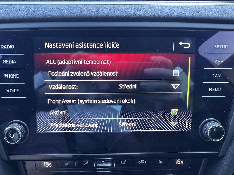 Škoda Octavia (2020) RS 2.0TSI 180kW DSG ACC LED ČR - fotka 20 z 29
