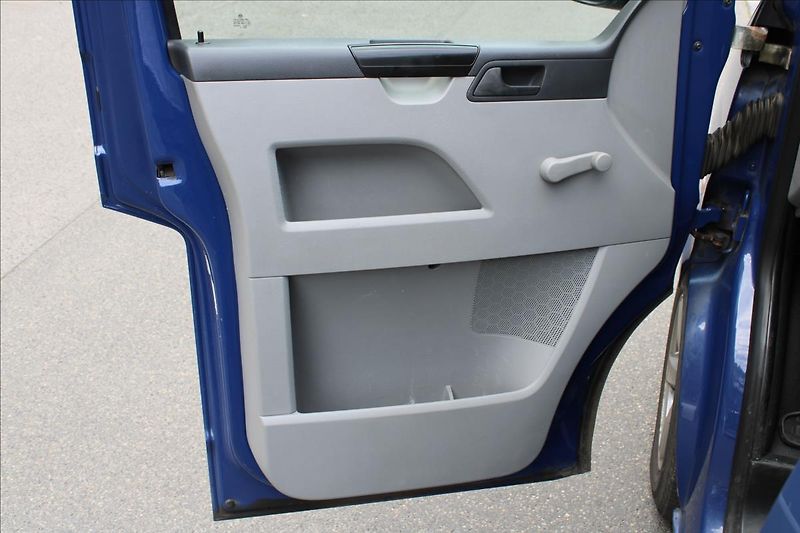 Volkswagen Transporter 2.0 TDI / 9Míst / 140PS / Tažn - fotka 13 z 34