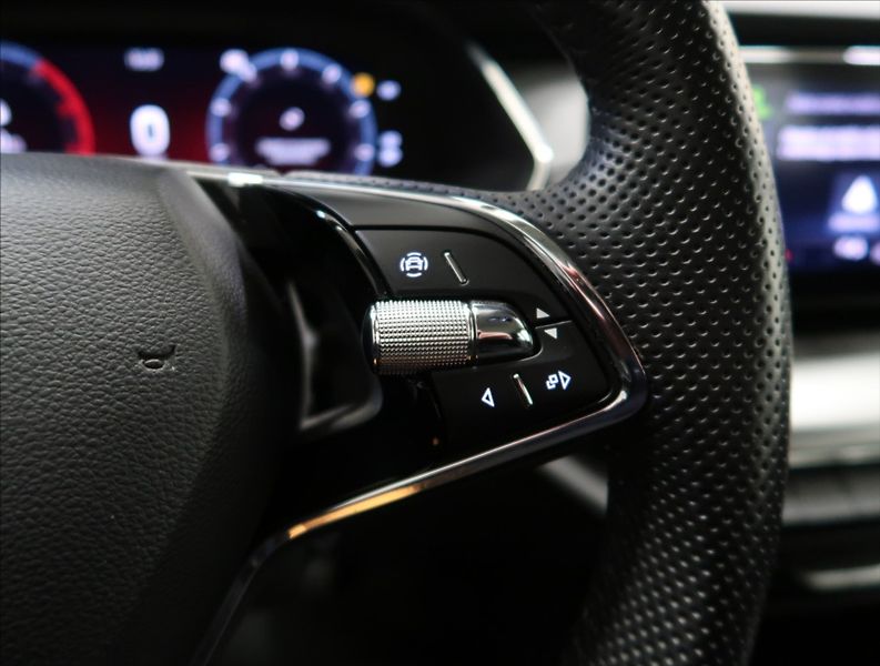 Škoda Octavia 2,0 TDI ČR 1 MAJITEL DPH - fotka 15 z 40