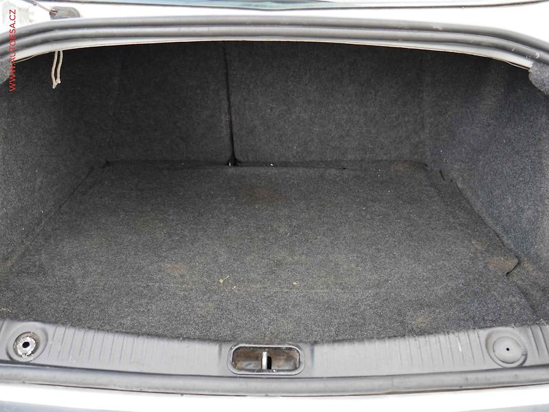 Renault Mégane (2006) 1.4i, ČR - fotka 7 z 16