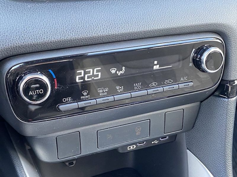 Toyota Yaris 1.5HEV, ČR-1m, Comfort, DPH - fotka 22 z 30