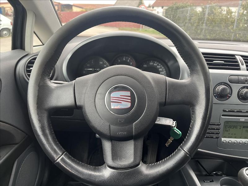 Seat Leon 1,4 MPi 63KW KLIMA ČR - fotka 15 z 30