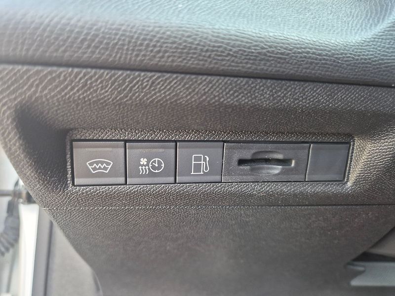 Peugeot 308 GT Hybrid 225 e-EAT8, CZ, 1. m - fotka 13 z 25