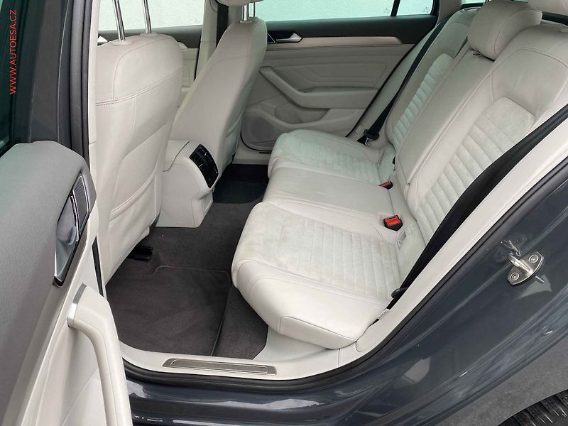 Volkswagen Passat (2020) 2.0 TDi, Elegance, LED, navi - fotka 10 z 18