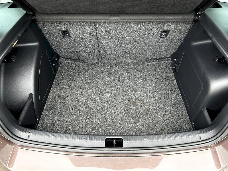 Škoda Rapid (2015) Spaceback 1.2 TSI 81kW MP6 Amb - fotka 27 z 31