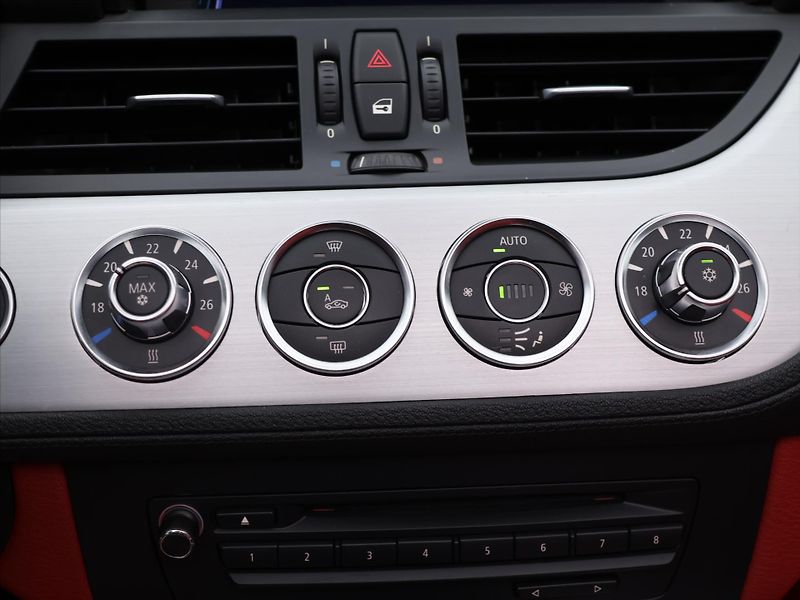 BMW Z4 3,0 i 225kW sDrive 35i CZ - fotka 28 z 39