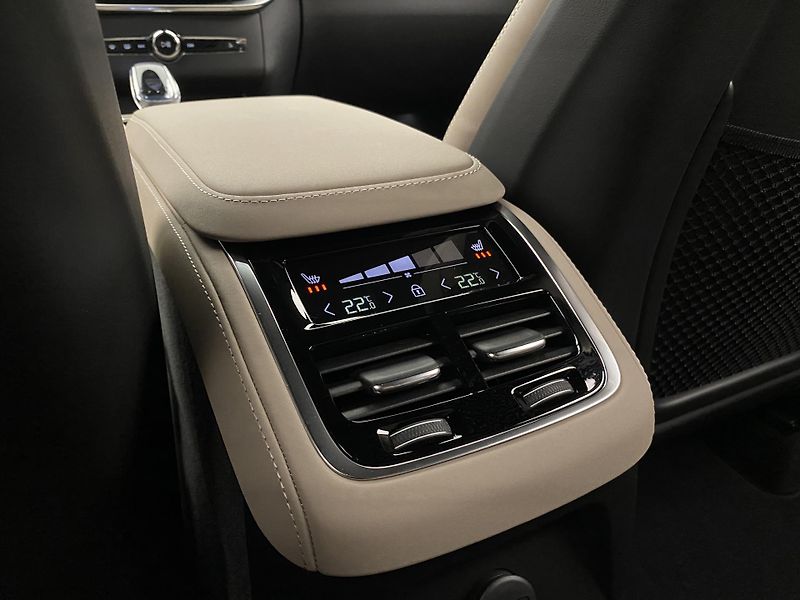 Volvo XC90 (2026) T8 AWD Plug-in DARK PLUS 7m - fotka 77 z 78