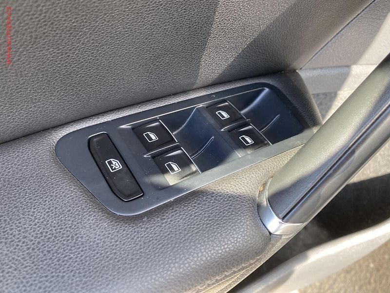 Volkswagen Golf (2015) 1.6 TDi, DSG, výhřev sed. - fotka 13 z 18