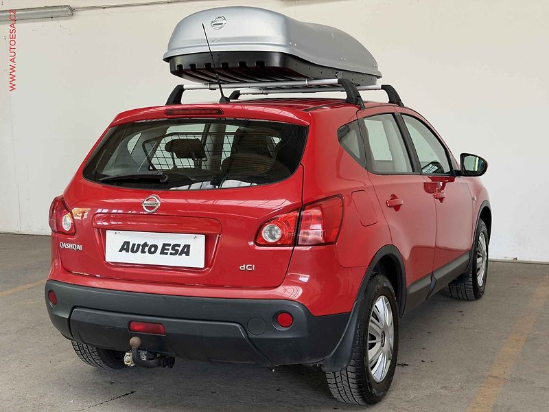 Nissan Qashqai (2008) 2.0dCi 4x4, TZ - fotka 4 z 17
