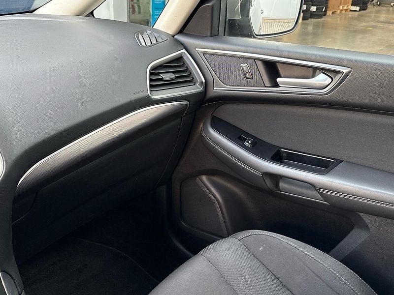 Ford S-MAX (2016) 2.0 TDCi Titanium EAT6 4x4 - fotka 43 z 49