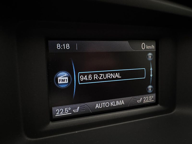 Volvo V40 T2 KINETIC CZ 1.maj REZERVACE - fotka 29 z 40