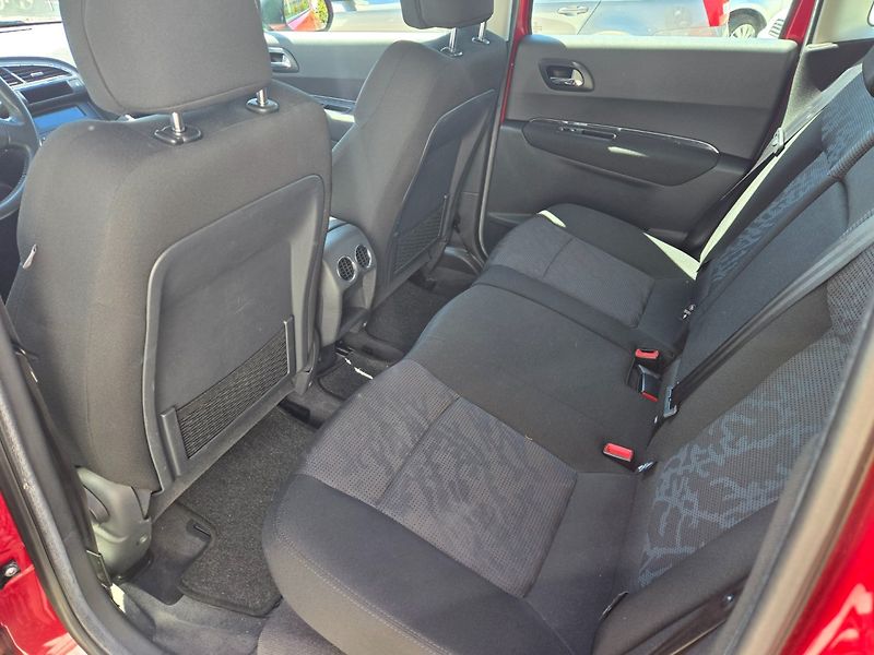 Peugeot 3008 (2010) 1.6 i  Velmi pěkný - fotka 13 z 18