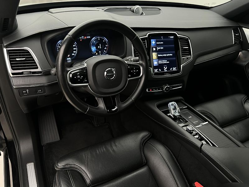 Volvo XC90 B5 AWD INSCRIPTION AUT 7 MÍST - fotka 4 z 50