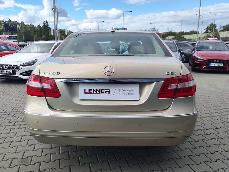 Mercedes-Benz Třídy E E250 CDI/150kW Elegance AT - fotka 6 z 33