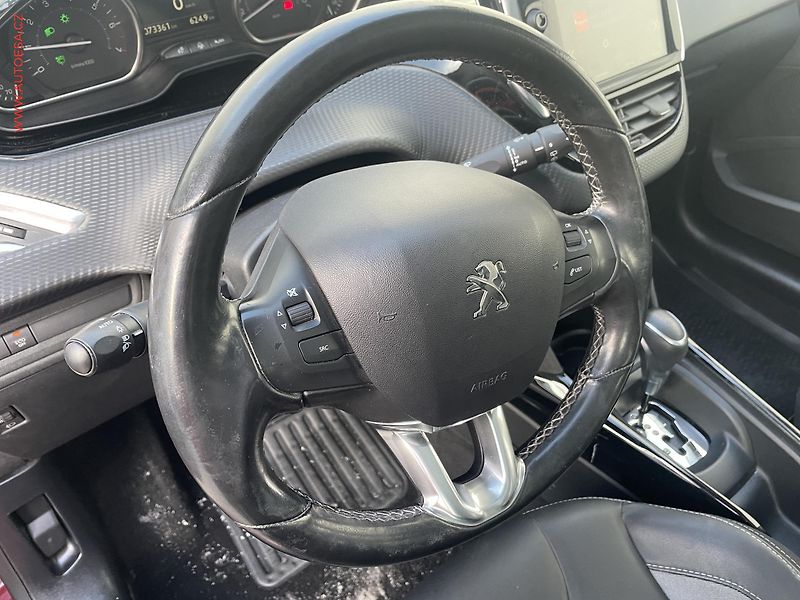 Peugeot 2008 (2018) 1.2 PT, Allure, AT, panor - fotka 11 z 18