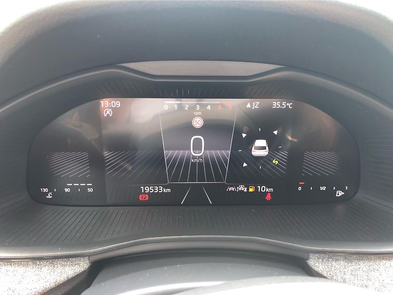 Škoda Kamiq 1.0 TSi SELECTION - fotka 18 z 27