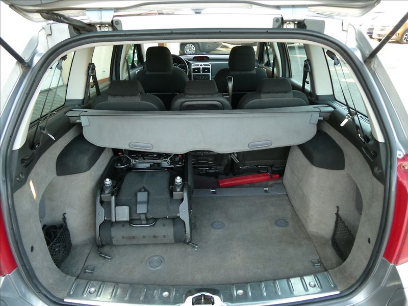 Peugeot 307 1,6 16V 80kW SW 7.míst,PANORAM - fotka 10 z 36