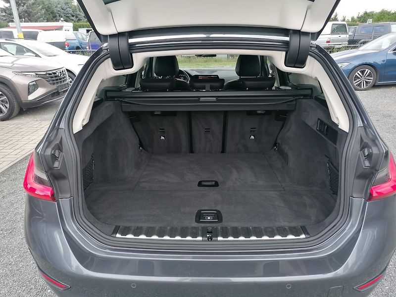 BMW Řada 3 (2021) 2.0 318D A/T Kůže - fotka 28 z 33
