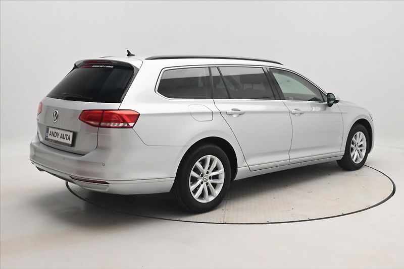 Volkswagen Passat 2,0 TDI 110 kW Navigace Záruka - fotka 5 z 31