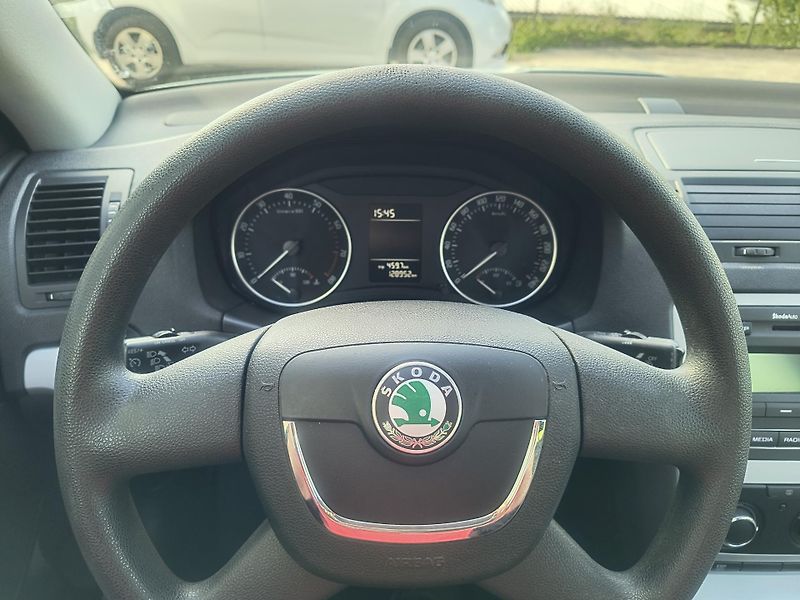 Škoda Octavia (2009) 1.6 MPi 75KW/AC/PC/PDC/TAŽNÉ - fotka 25 z 47