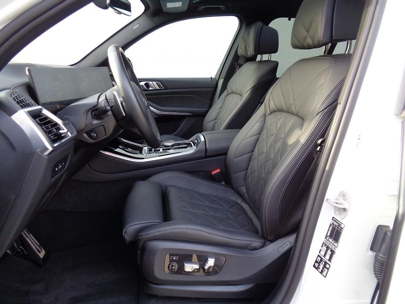 BMW X5 xDrive30d M-Sport - fotka 7 z 28