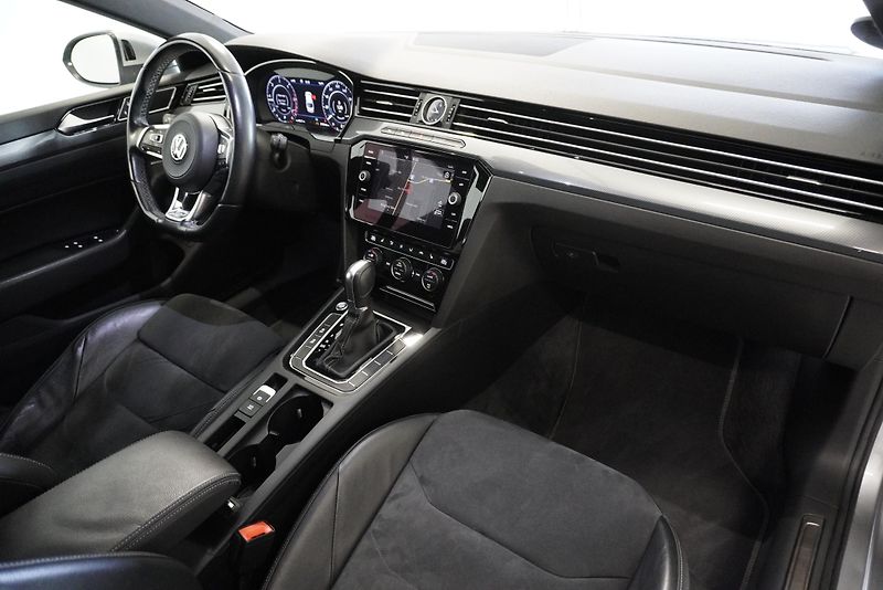 Volkswagen Arteon (2017) 2.0 TDI 140kW R-LINE  DSG 7 - fotka 34 z 38