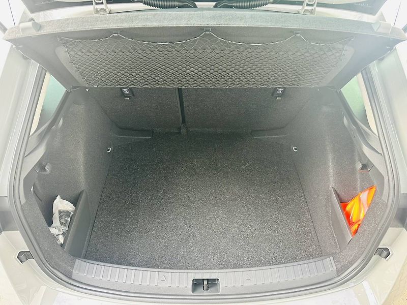 Škoda Scala Top Selection 1,0 TSI 85kW MT6 - fotka 23 z 27