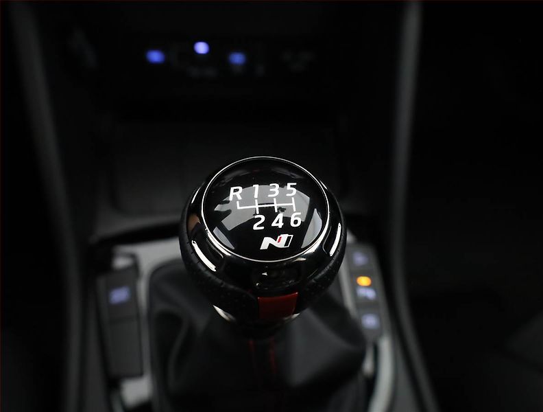 Hyundai Tucson (2025) N-Line 1.6 T-GDI - fotka 16 z 20