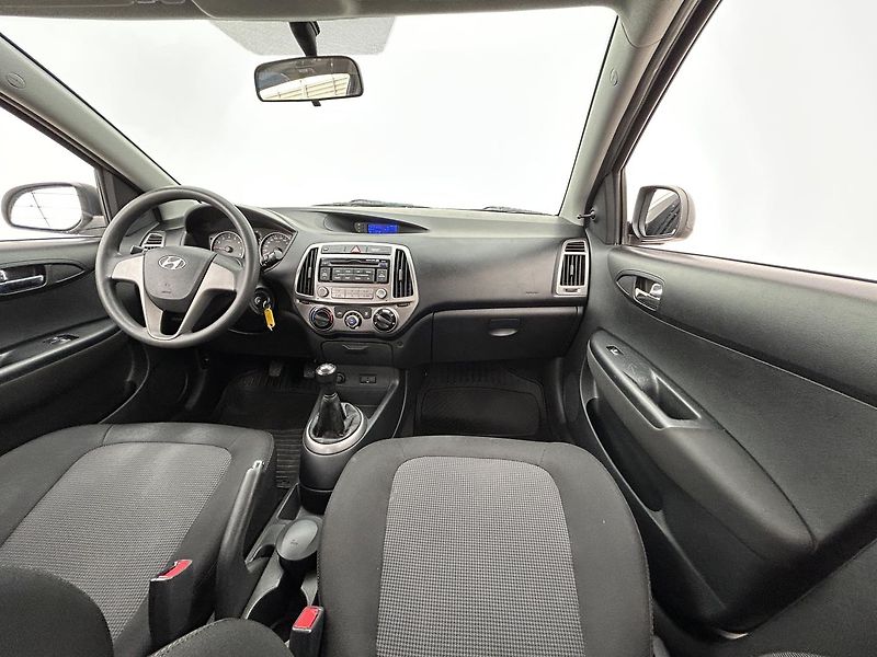 Hyundai i20 1.2 i Family - fotka 17 z 20