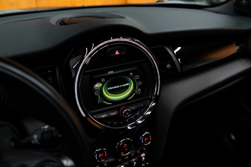 Mini Cooper S - fotka 9 z 20