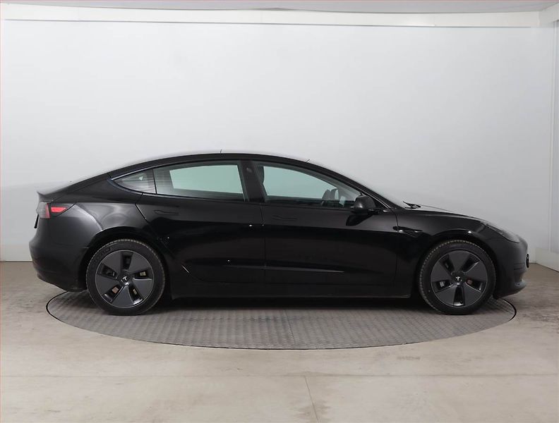 Tesla Model 3 (2023) Standard Range LFP, SoH 96% - fotka 6 z 23