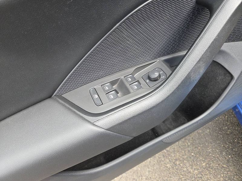 Škoda Octavia 1.5 TSI Ambiente - fotka 10 z 31