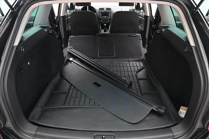 Volkswagen Golf 1,6 TDI 77kW MATCH Navigace - fotka 11 z 27