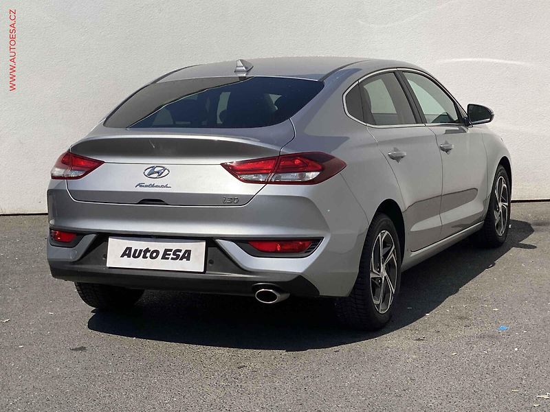 Hyundai i30 (2023) 1.0 T-GDi, ČR, Smart, AT - fotka 4 z 19