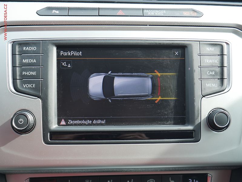 Volkswagen Passat (2015) 2.0TDi, AC, LED, park.asist - fotka 16 z 24