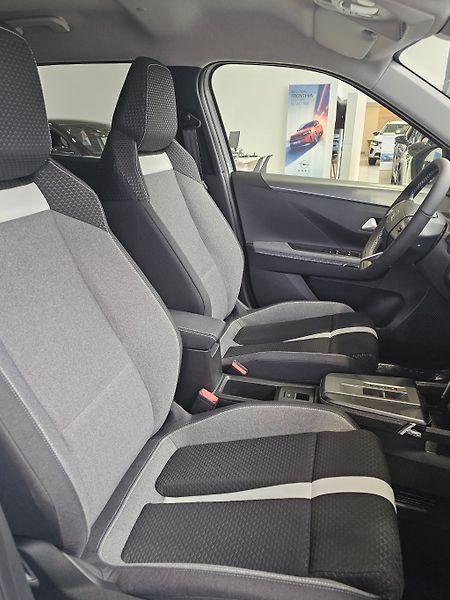 Opel Frontera (2026) Edition Hybrid 1.2 TURBO 110k - fotka 13 z 17