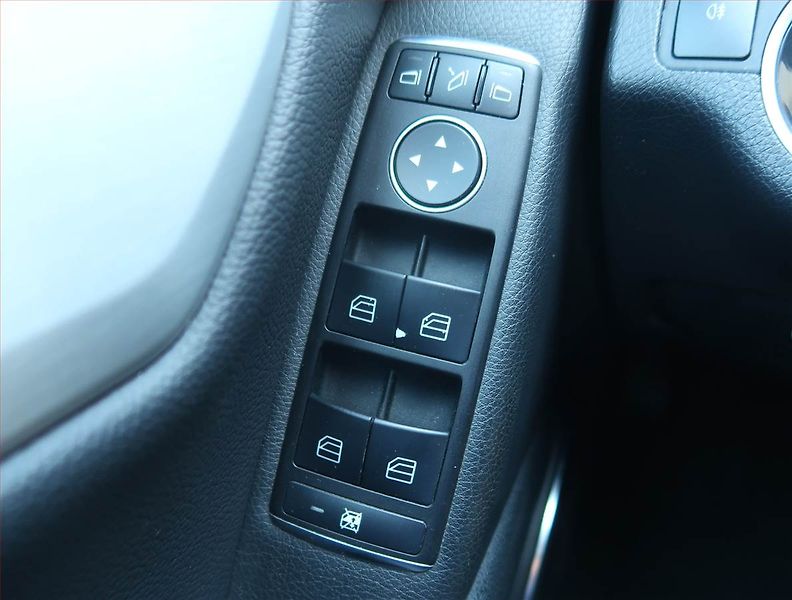 Mercedes-Benz Třídy C (2012) Avantgarde C 220 CDI, Automat - fotka 18 z 20