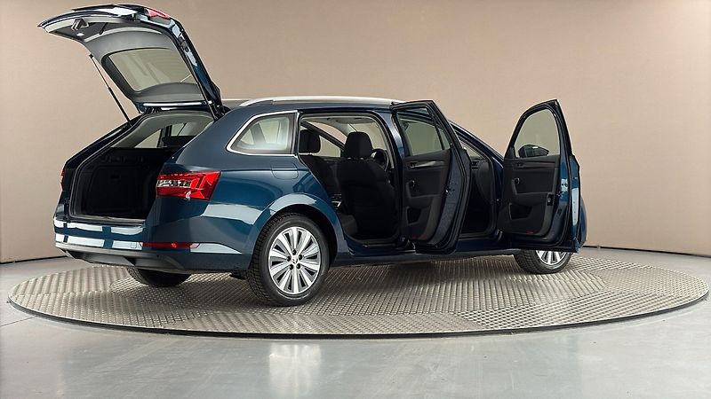 Škoda Superb 2.0 TDI DSG Style Combi - fotka 6 z 28