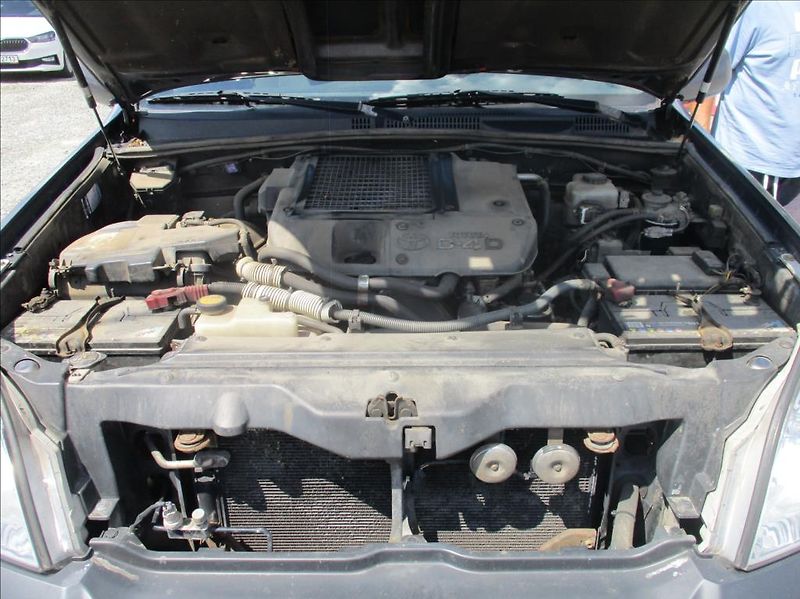 Toyota Land Cruiser 3,0 D4D, 4X4, klima,tažne zař. - fotka 21 z 24