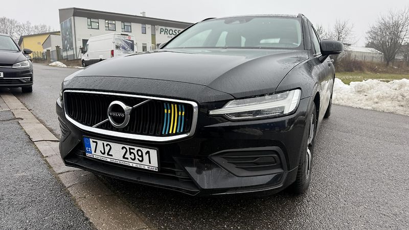 Volvo V60 (2019) D4 140KW AUTOMAT - fotka 2 z 17