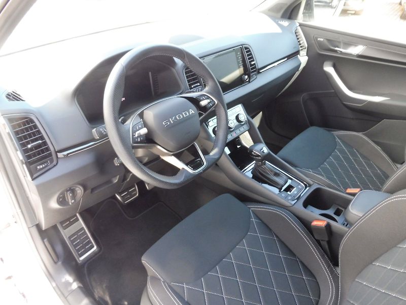 Škoda Karoq (2025) SportLine 2,0 TSI 140kW DSG 4x - fotka 6 z 29