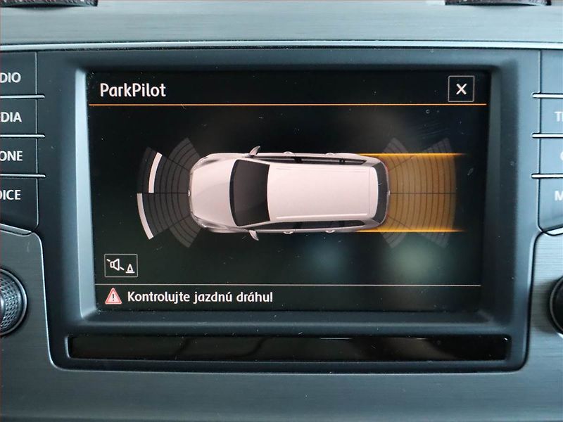 Volkswagen Golf (2016) 1.6 TDI, Automat, Serv.kniha - fotka 15 z 16