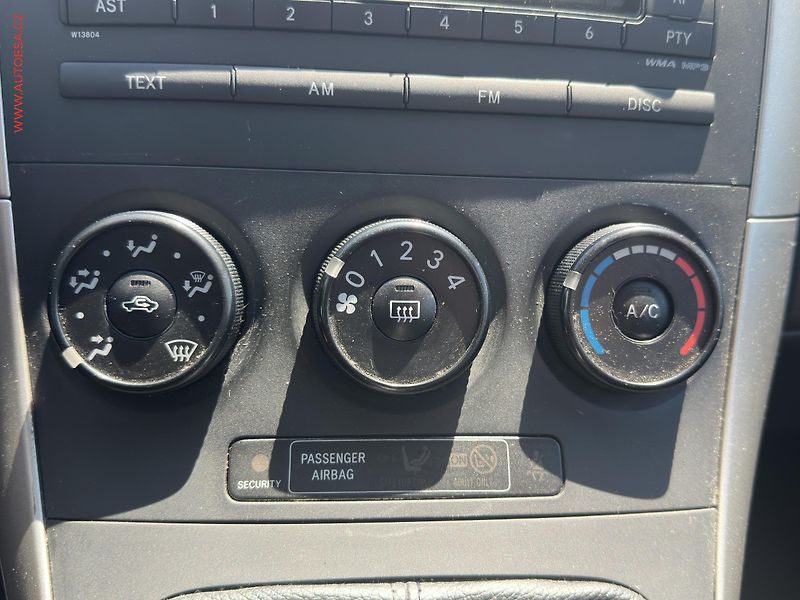 Toyota Auris (2010) 1.3 VVT- i, ČR, AC, park - fotka 14 z 14