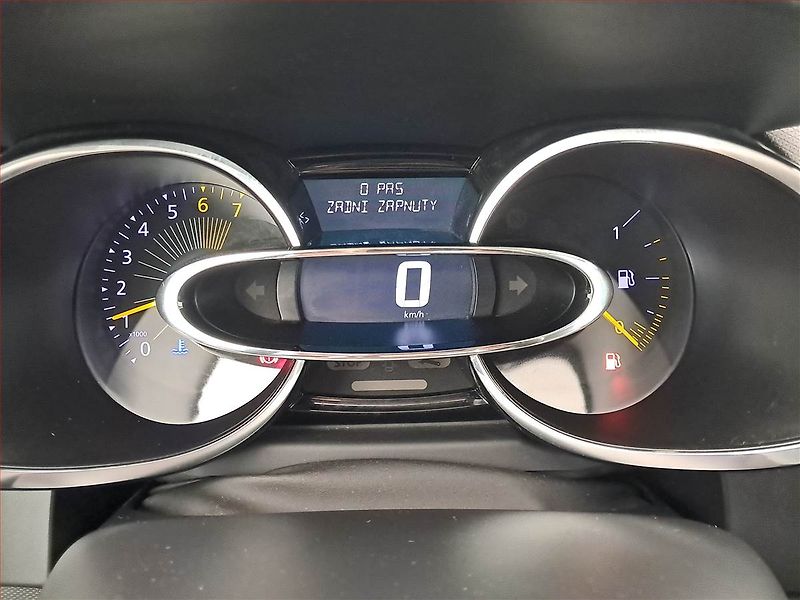 Renault Clio (2015) 1.2 16V, Tempomat - fotka 11 z 17