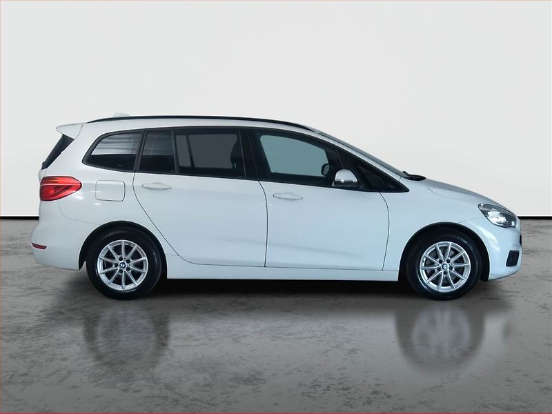 BMW Řada 2 (2017) 218i Gran Tourer, Serv.kniha - fotka 6 z 18
