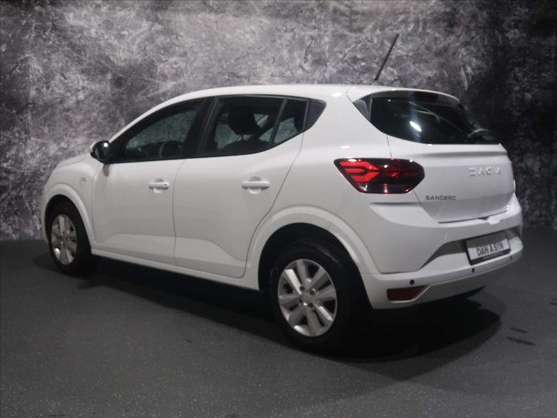 Dacia Sandero 1,0 SCe 67 1. maj. CZ 7800km - fotka 3 z 30