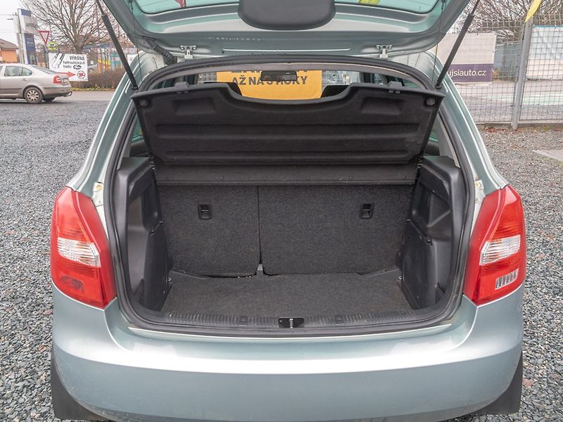 Škoda Fabia (2011) 1.2HTP 51KW – KLIMA - fotka 25 z 30